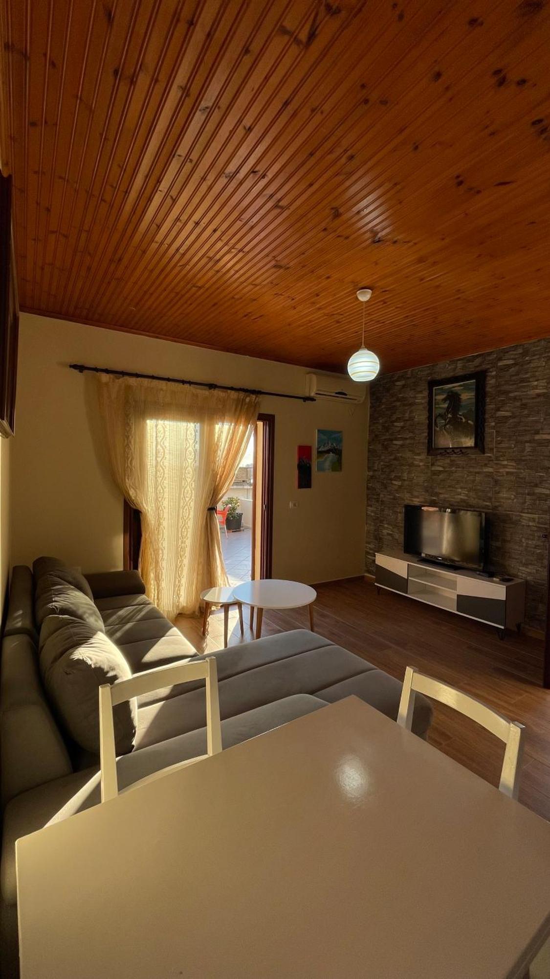 July Seaview Apartments ساراندا المظهر الخارجي الصورة