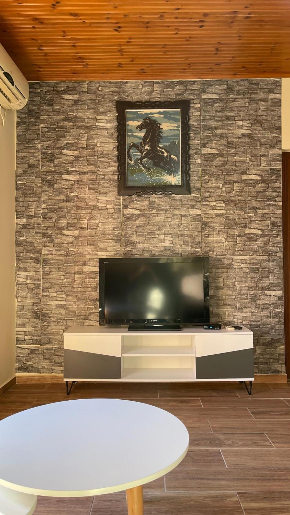 July Seaview Apartments ساراندا المظهر الخارجي الصورة