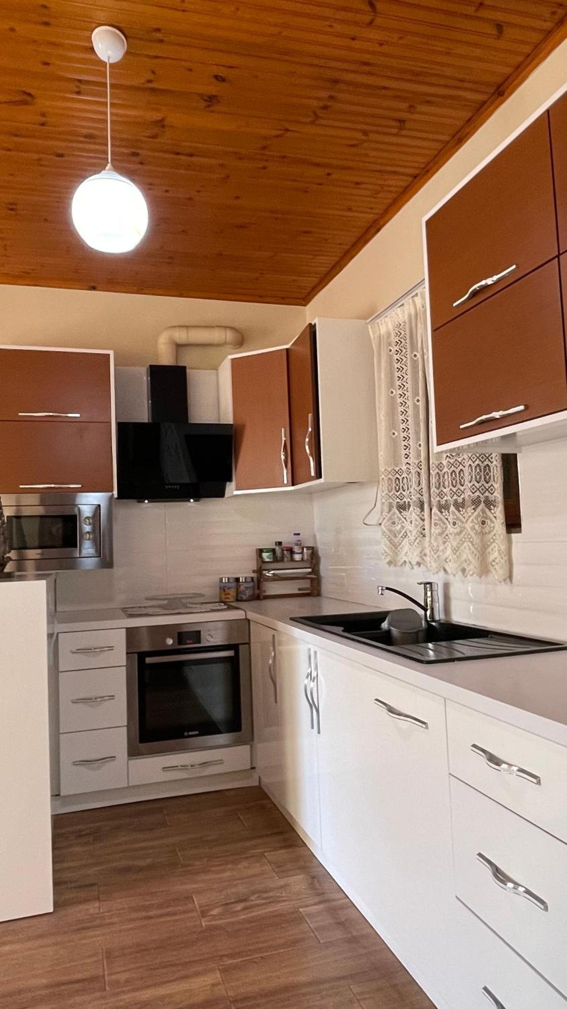 July Seaview Apartments ساراندا المظهر الخارجي الصورة