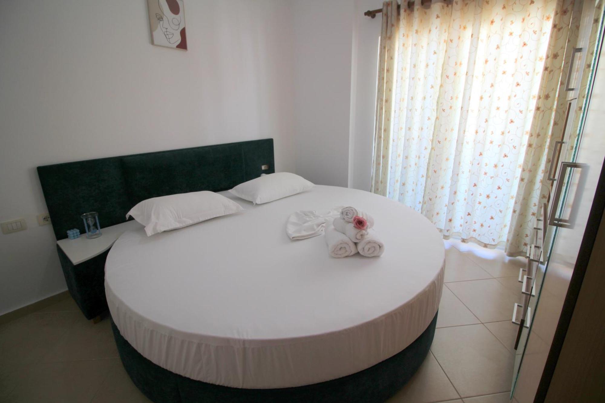 July Seaview Apartments ساراندا المظهر الخارجي الصورة