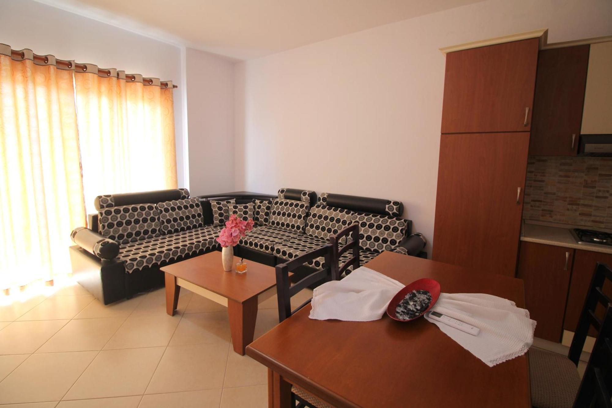July Seaview Apartments ساراندا المظهر الخارجي الصورة