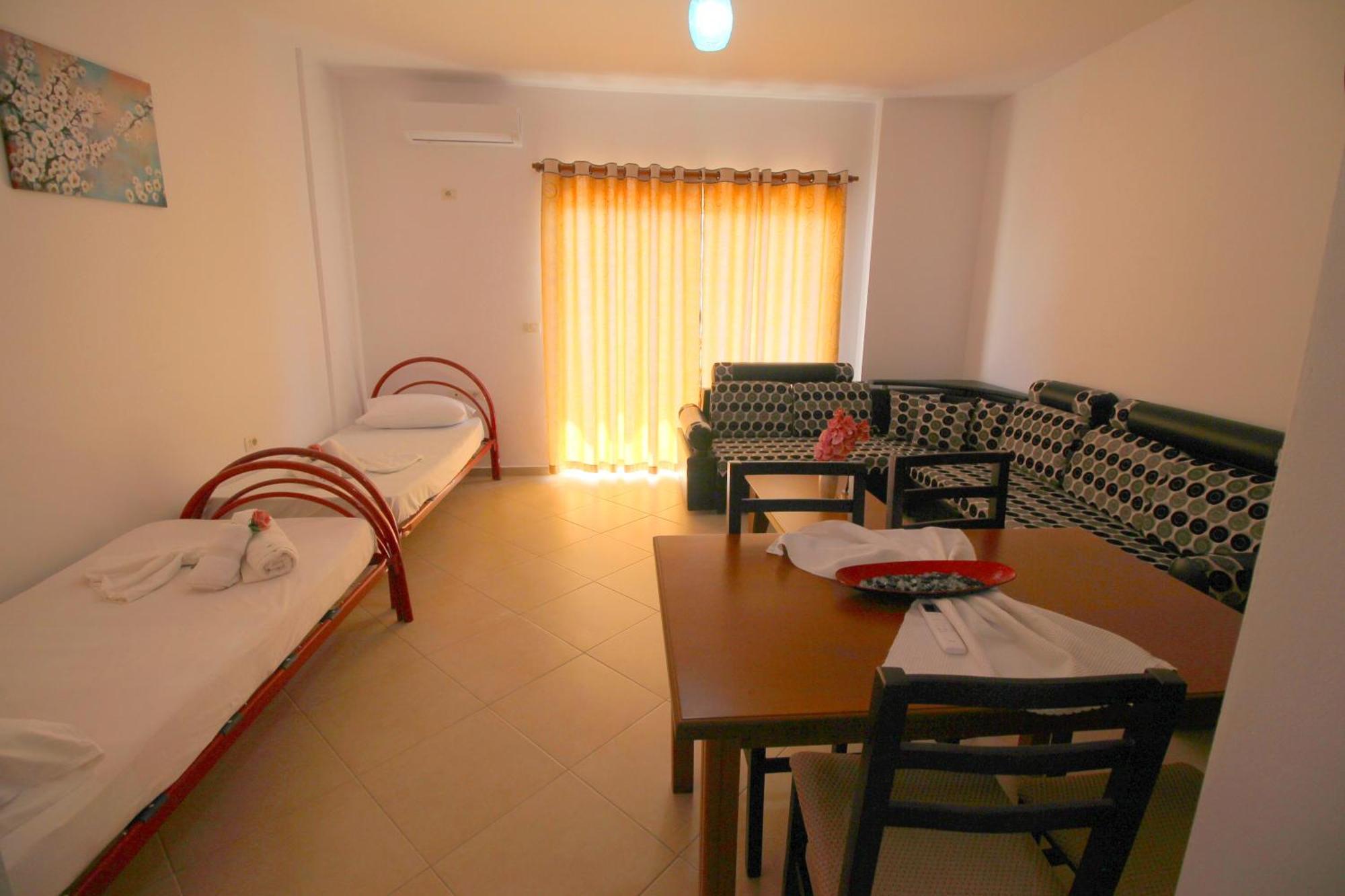 July Seaview Apartments ساراندا المظهر الخارجي الصورة