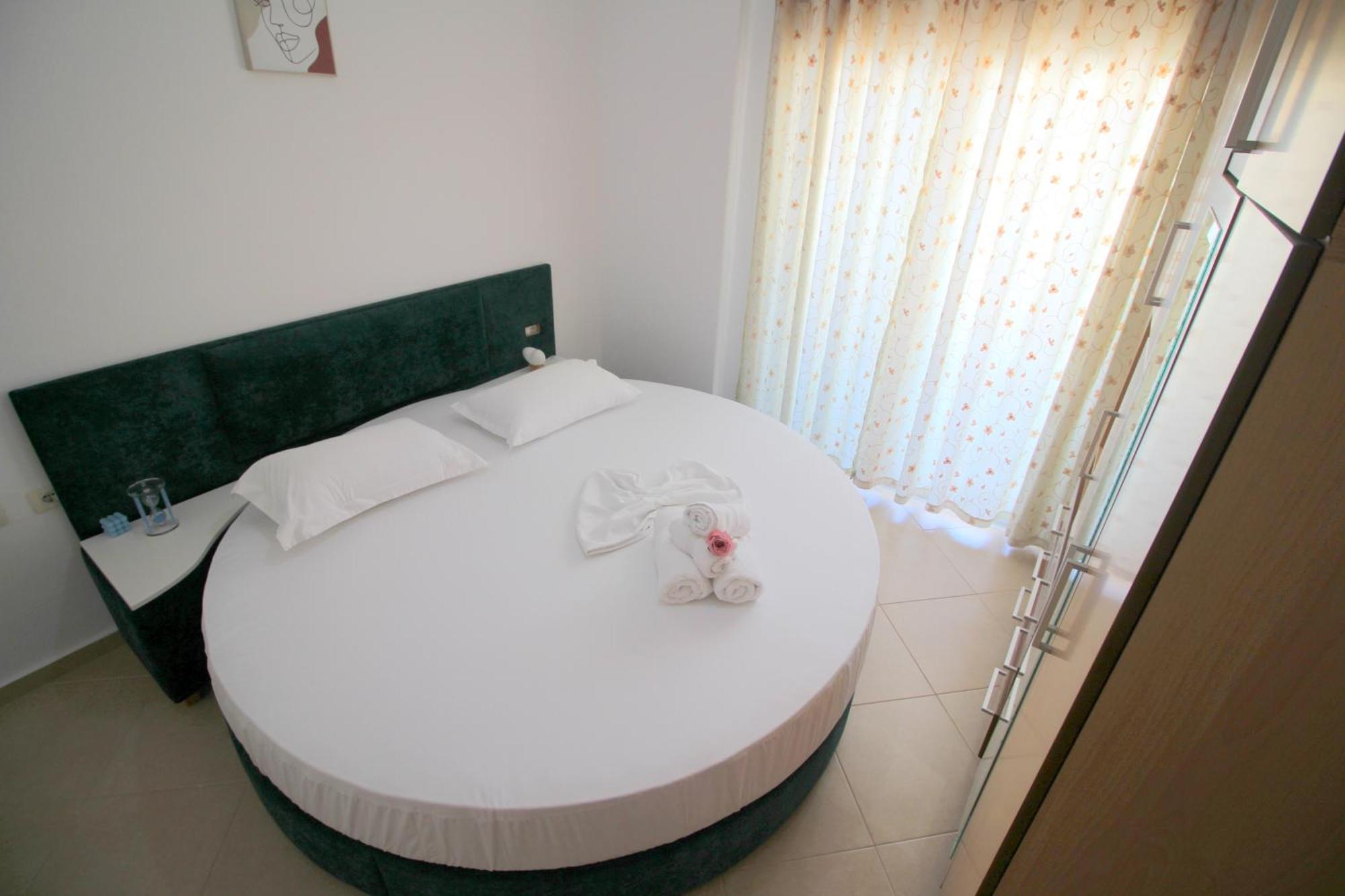 July Seaview Apartments ساراندا المظهر الخارجي الصورة