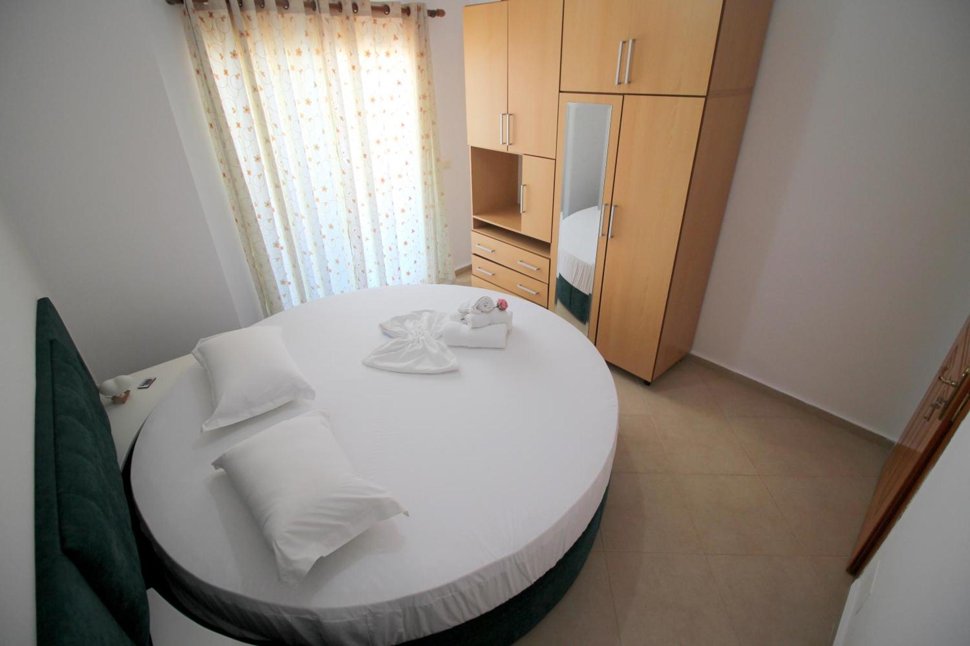 July Seaview Apartments ساراندا المظهر الخارجي الصورة