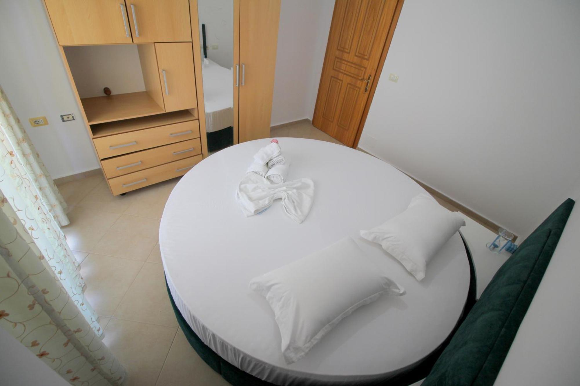 July Seaview Apartments ساراندا المظهر الخارجي الصورة