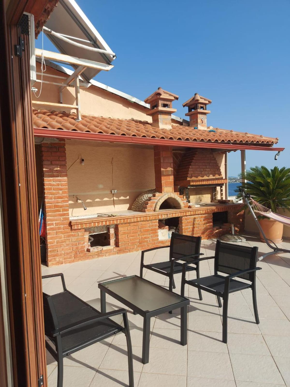 July Seaview Apartments ساراندا المظهر الخارجي الصورة